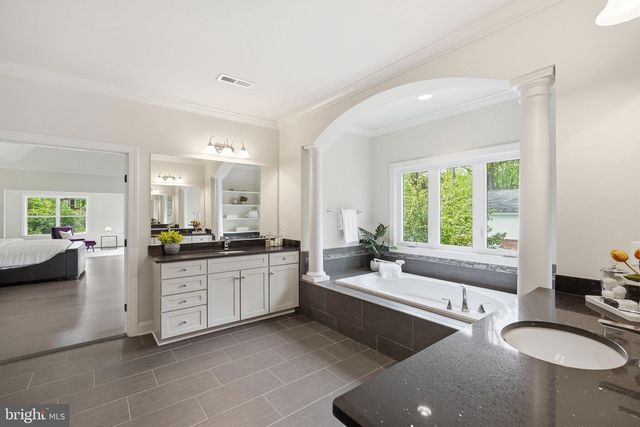 7821 OLD FALLS RD, Mclean, VA 22102