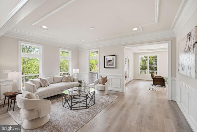 7821 OLD FALLS RD, Mclean, VA 22102