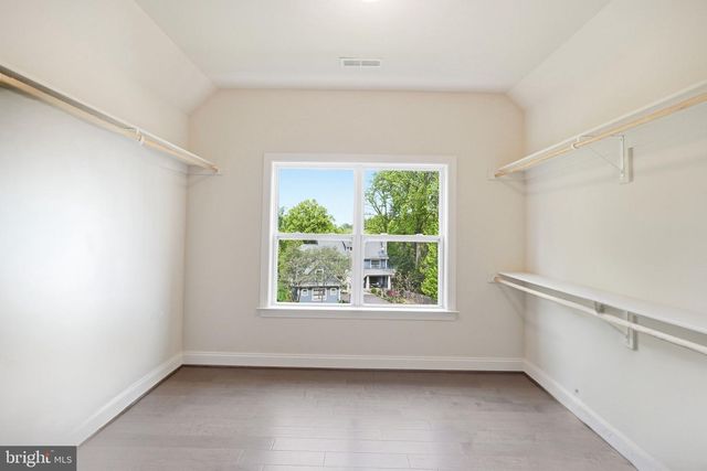 7821 OLD FALLS RD, Mclean, VA 22102