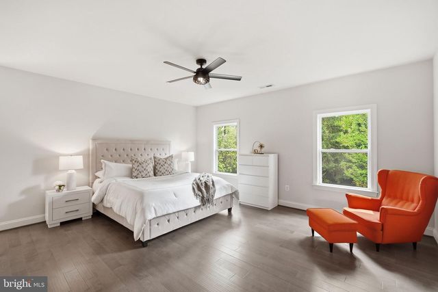 7821 OLD FALLS RD, Mclean, VA 22102