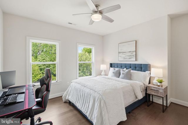 7821 OLD FALLS RD, Mclean, VA 22102