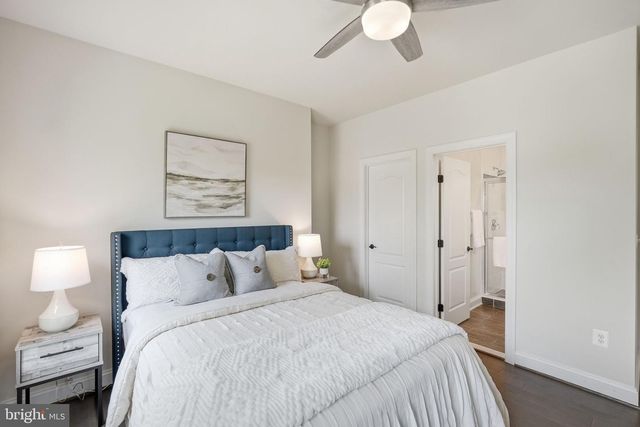 7821 OLD FALLS RD, Mclean, VA 22102