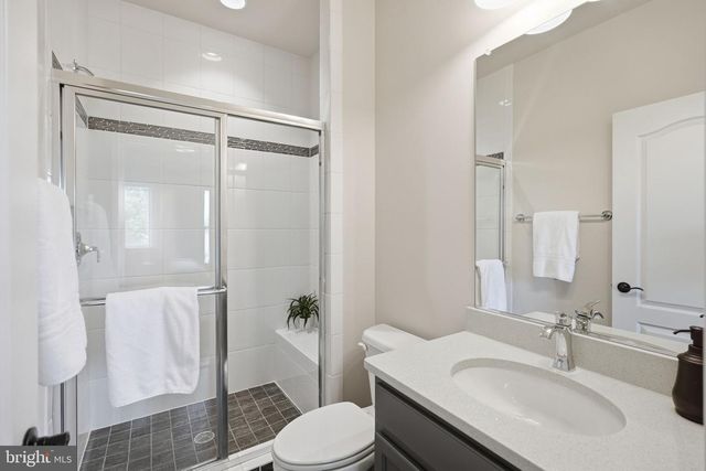 7821 OLD FALLS RD, Mclean, VA 22102
