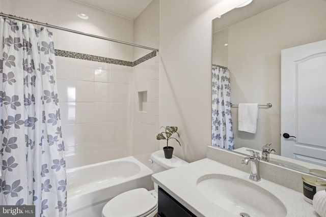 7821 OLD FALLS RD, Mclean, VA 22102