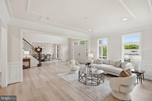 7821 OLD FALLS RD, Mclean, VA 22102
