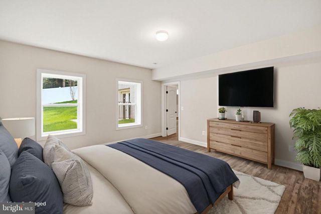 7821 OLD FALLS RD, Mclean, VA 22102