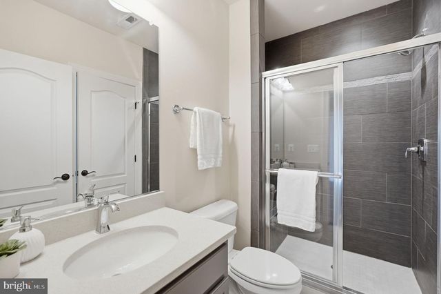 7821 OLD FALLS RD, Mclean, VA 22102