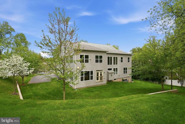 7821 OLD FALLS RD, Mclean, VA 22102