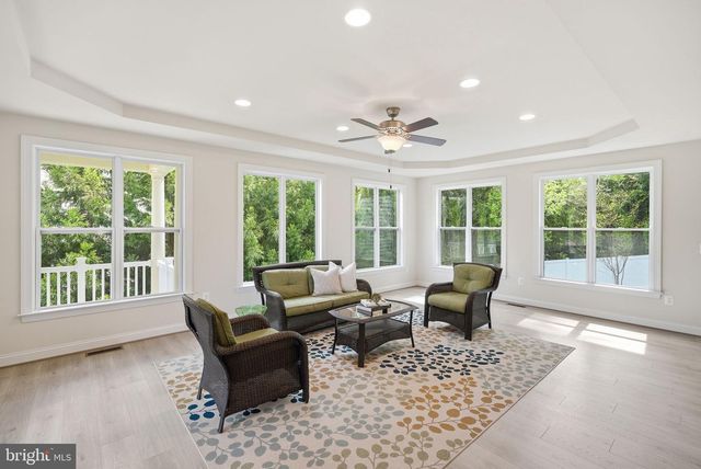 7821 OLD FALLS RD, Mclean, VA 22102