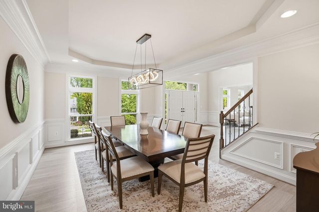 7821 OLD FALLS RD, Mclean, VA 22102