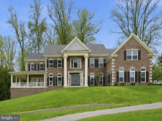 7821 OLD FALLS RD, Mclean, VA 22102