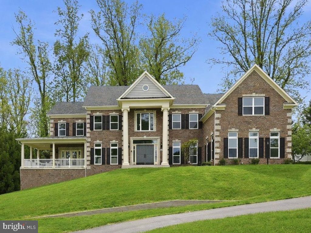 7821 OLD FALLS RD, Mclean, VA 22102