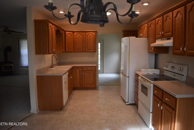 805 Yonside Drive, Sparta, TN 38583