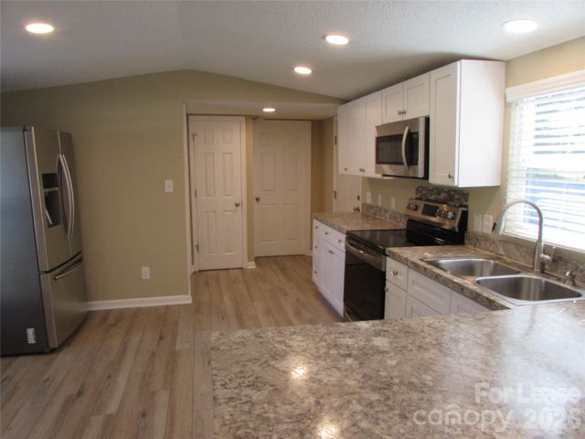 182 Dry Dock Loop, Mooresville, NC 28117