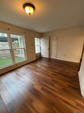 5648 Riverstone Dr, Baton Rouge, LA 70820