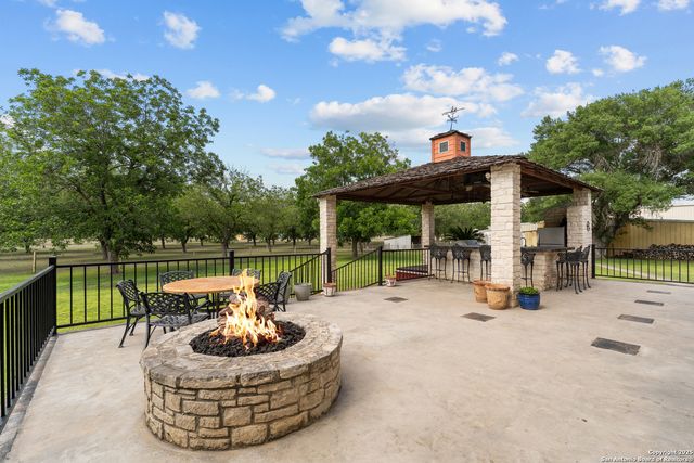 3590 County Road 4713, Lacoste, TX 78039