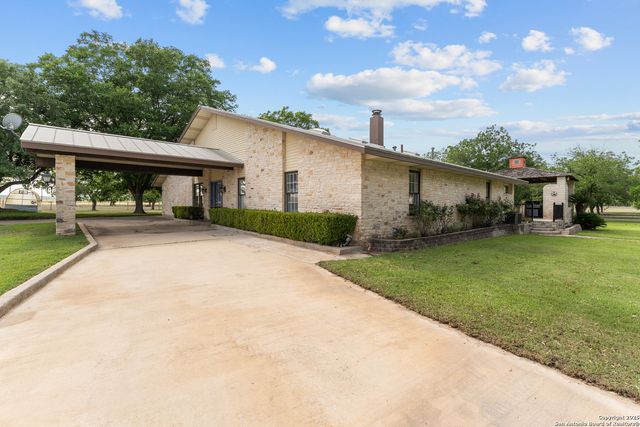 3590 County Road 4713, Lacoste, TX 78039