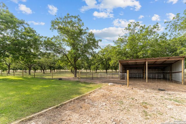 3590 County Road 4713, Lacoste, TX 78039
