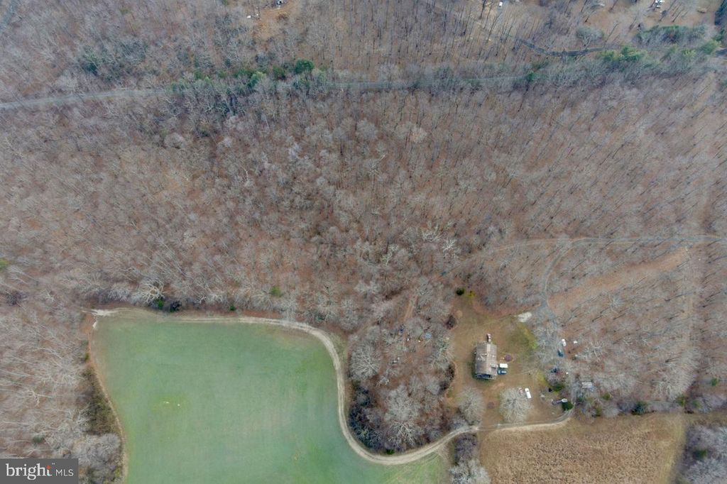 Image 17 of property listing at 7389 LEEDS MANOR RD, Marshall, VA 20115