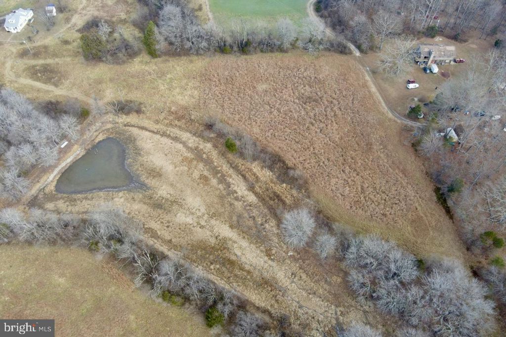 Image 19 of property listing at 7389 LEEDS MANOR RD, Marshall, VA 20115