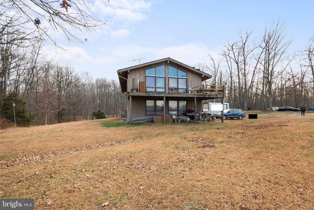 Image 20 of property listing at 7389 LEEDS MANOR RD, Marshall, VA 20115