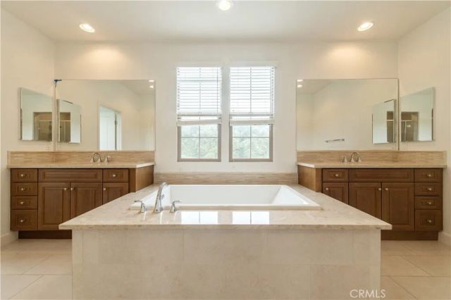 105 Tomato Springs, Irvine, CA 92618