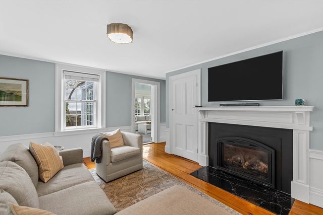 37 Lincoln St, Hingham, MA 02043