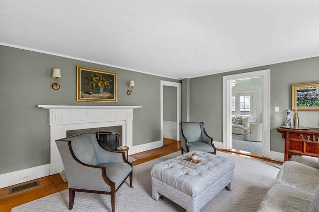 37 Lincoln St, Hingham, MA 02043