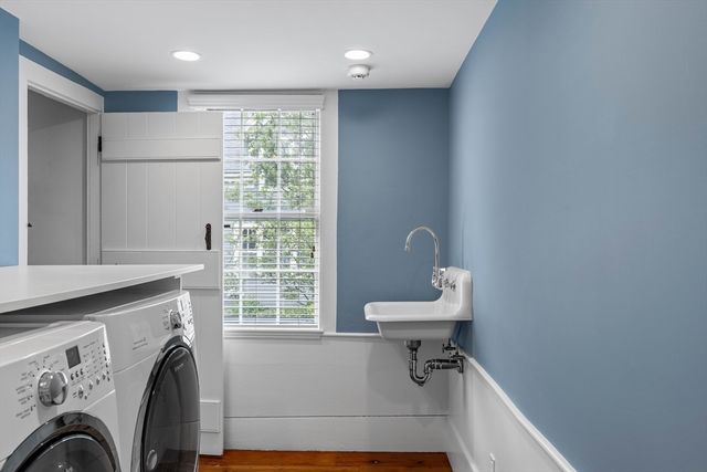37 Lincoln St, Hingham, MA 02043