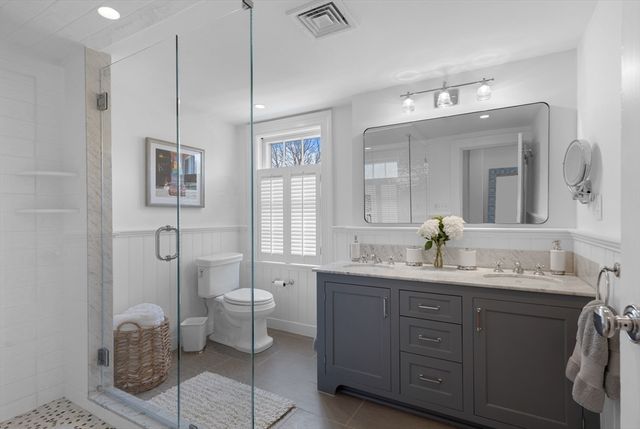 37 Lincoln St, Hingham, MA 02043