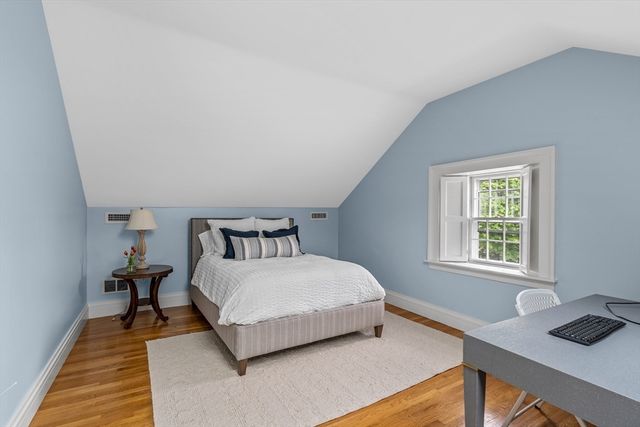 37 Lincoln St, Hingham, MA 02043