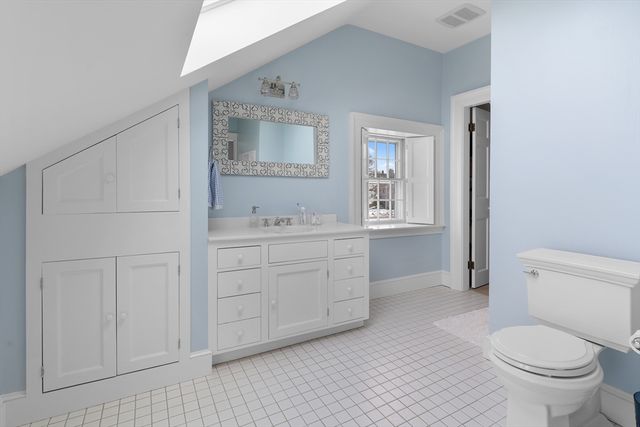 37 Lincoln St, Hingham, MA 02043