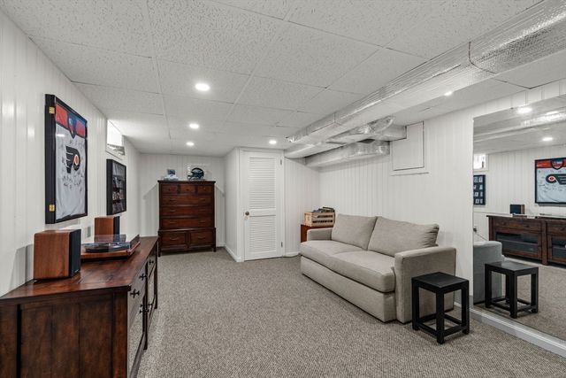 37 Lincoln St, Hingham, MA 02043