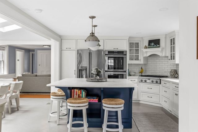 37 Lincoln St, Hingham, MA 02043