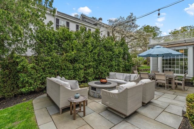37 Lincoln St, Hingham, MA 02043
