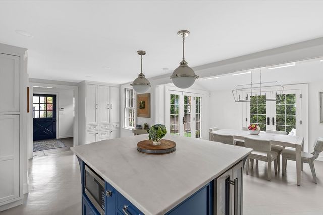 37 Lincoln St, Hingham, MA 02043