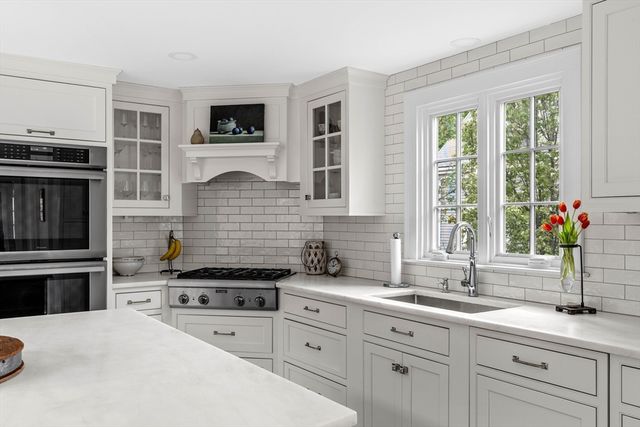 37 Lincoln St, Hingham, MA 02043