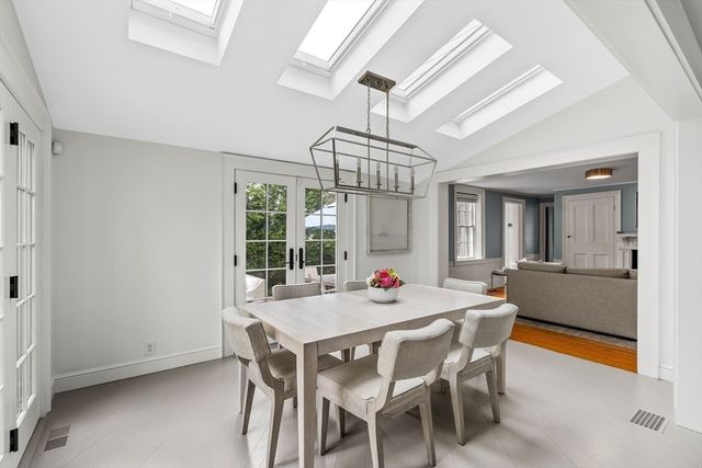 37 Lincoln St, Hingham, MA 02043