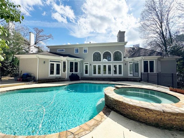 860 Carlton Ridge NE, Atlanta, GA 30342