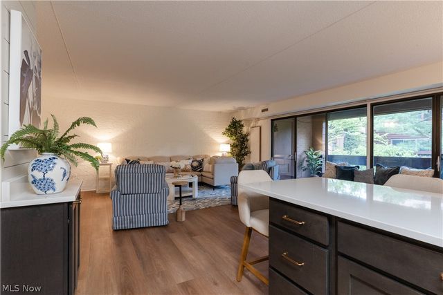 935 Canyon View Road 202, Sagamore Hills, OH 44067