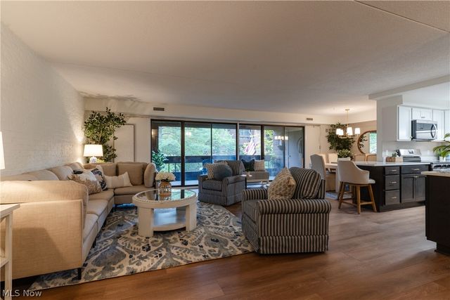 935 Canyon View Road 202, Sagamore Hills, OH 44067