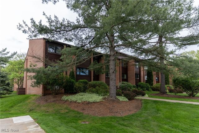 935 Canyon View Road 202, Sagamore Hills, OH 44067