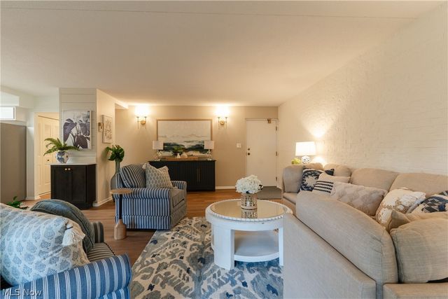 935 Canyon View Road 202, Sagamore Hills, OH 44067