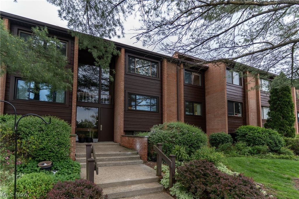 935 Canyon View Road 202, Sagamore Hills, OH 44067