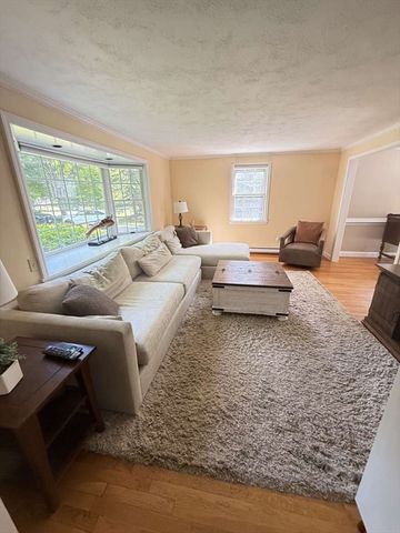 2 Stone Dr, Northborough, MA 01532