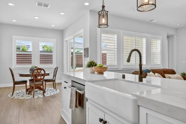 3520 Deer Park Dr, Folsom, CA 95630