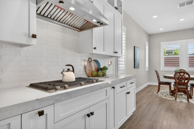 3520 Deer Park Dr, Folsom, CA 95630