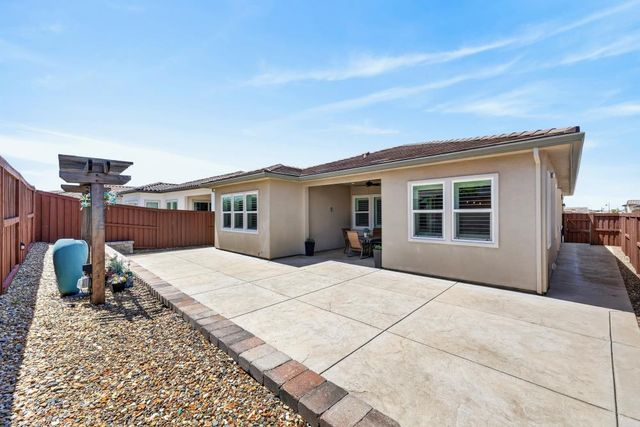 3520 Deer Park Dr, Folsom, CA 95630