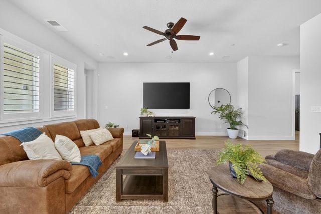 3520 Deer Park Dr, Folsom, CA 95630
