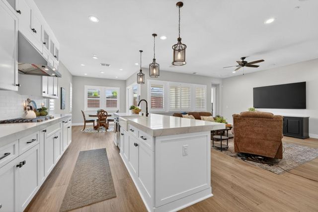 3520 Deer Park Dr, Folsom, CA 95630